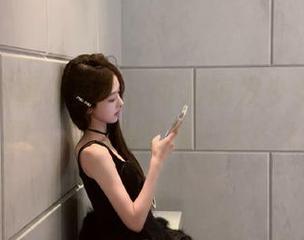 轻兰映画重磅更新：可爱短发少女的黑丝原图，笑翻你的每一天！.txt