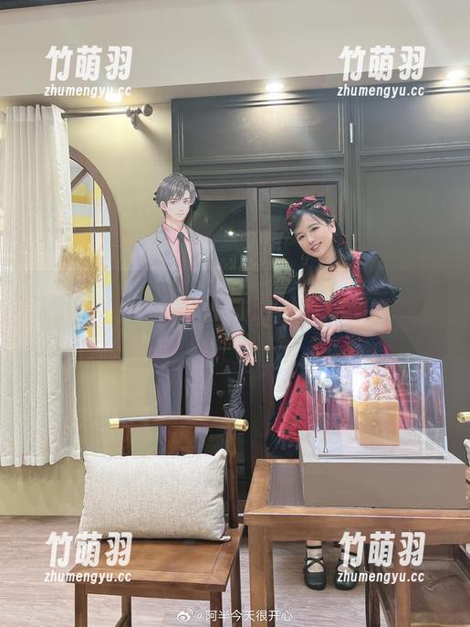 精选阿半今天很开心皮衣写真图包：让每一张照片都讲述时尚故事.txt