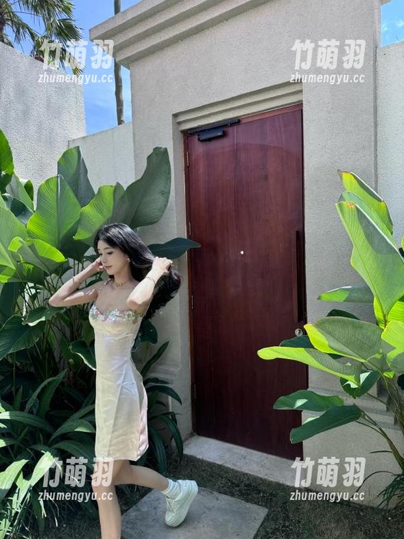 雅拉伊 - 多香子皮衣风格写真合集：每张照片都讲述她的故事与梦想.txt