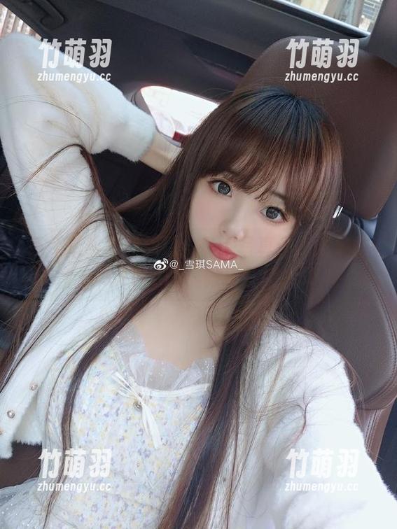 兔耳透明黑丝旗袍：私房写真作品展现雪琪SAMA的优雅与性感.txt