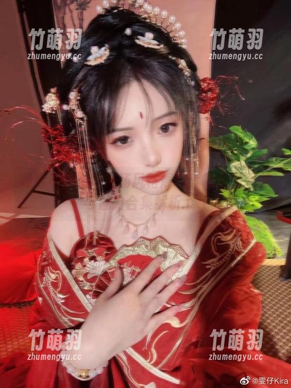 雯妹不讲道理职场风格展现：职业装图集与魅力合集解析.txt