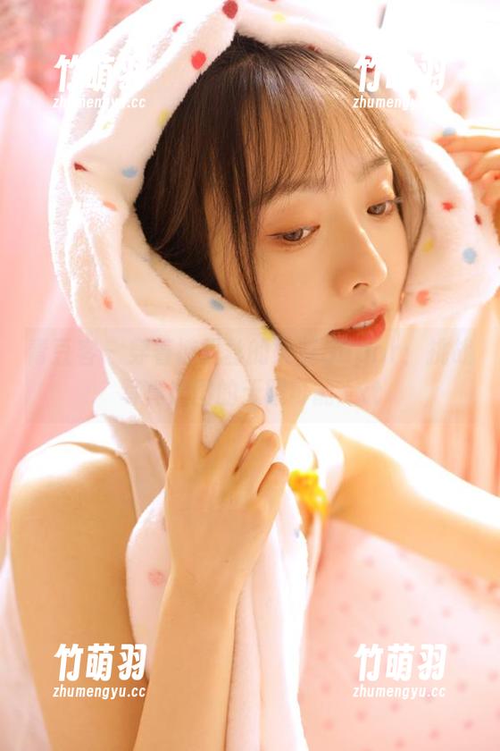 青豆客 - 穿着裤里丝的梁莹Sugar：挑战写真原图的无限可能.txt
