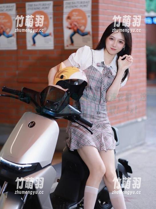 青豆客 - 爱上歆小兔chobits连衣裙，这里有她的免费套图等你来获取！.txt