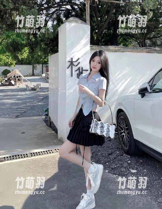 青豆客 - 绮里嘉ula奶牛写真作品，领取免费图册体验她的艺术之旅.txt