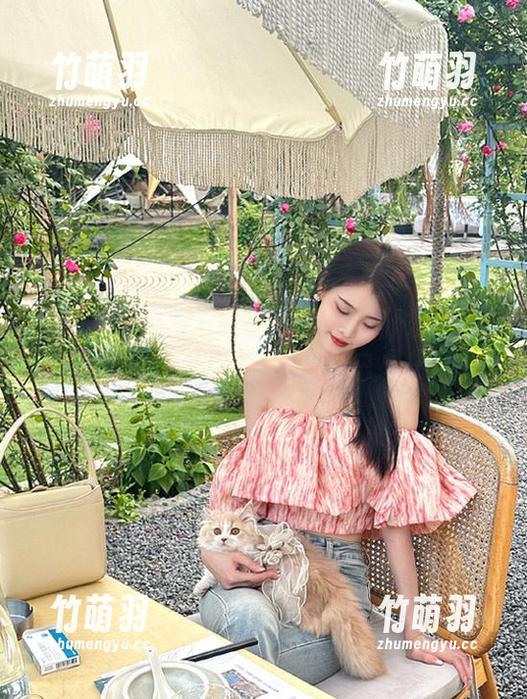 青豆客 - 美丽与职业结合，谭晓彤全套护士写真作品让你惊叹不已.txt
