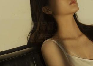 青豆客 – 从蕾丝到写真：赵小米全集中的艺术与性感完美交融.txt