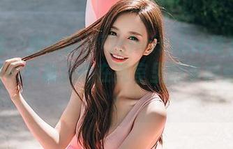 青豆客 – 细腻的黄可christine教室写真，最新照片展示她在教室里的多样魅力.txt