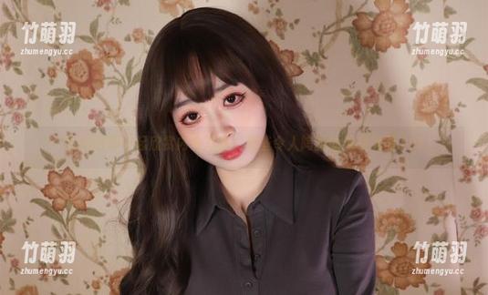 与韶陌陌一起欣赏内衣写真：那些令人陶醉的绝美美图.txt