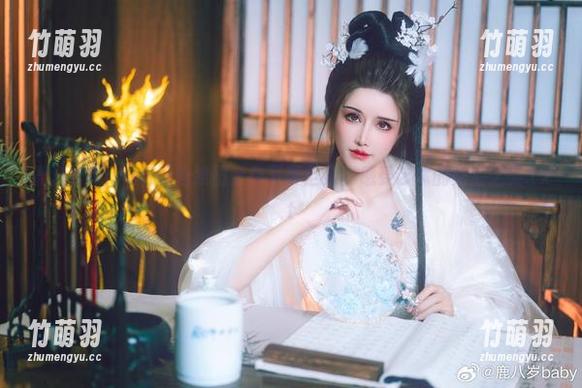 鹿八岁baby与日向雏田合作写真全集，感受艺术的交汇之美.txt