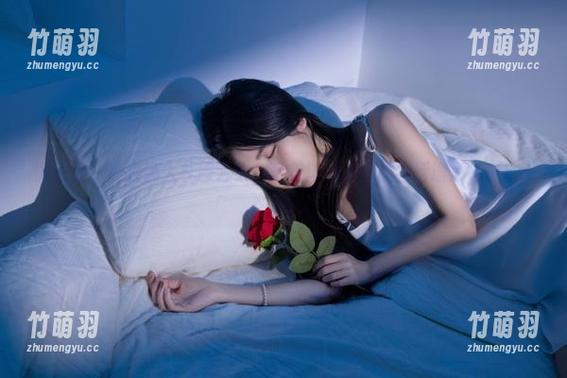 微密圈 - 鹿瑶迷人礼服合集：精美壁纸为你的生活增添色彩！.txt